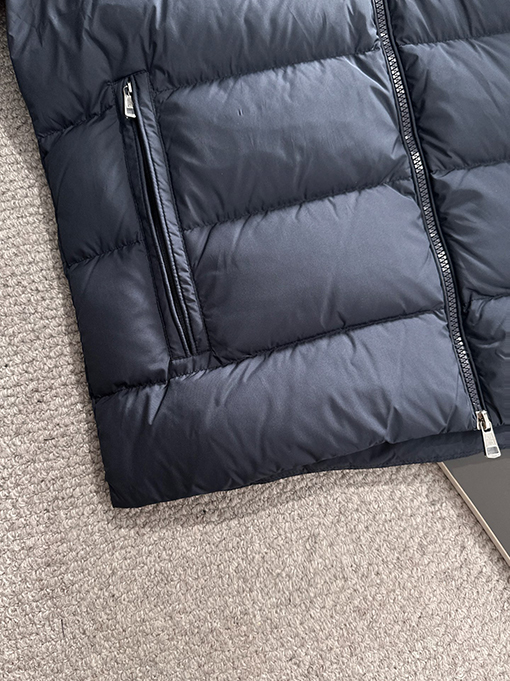 モンクレール スタンドカラートリコロールリボンショートダウンジャケット