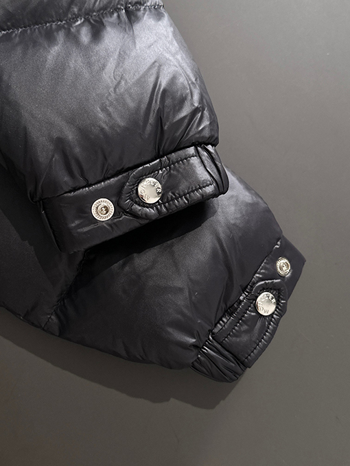 モンクレールスーパーコピー フード付きカラーストライプ ショートダウンジャケット