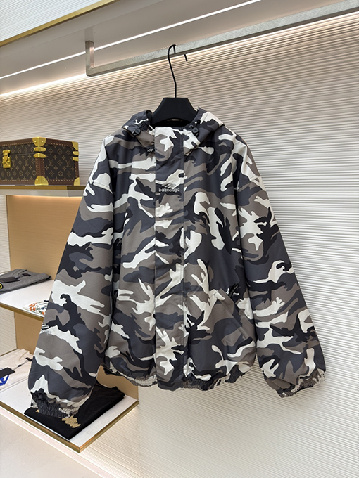 バレンシアガ Balenciaga カモフラージュスキーシリーズフライトジャケット