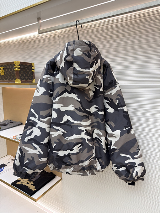 バレンシアガ Balenciaga カモフラージュスキーシリーズフライトジャケット