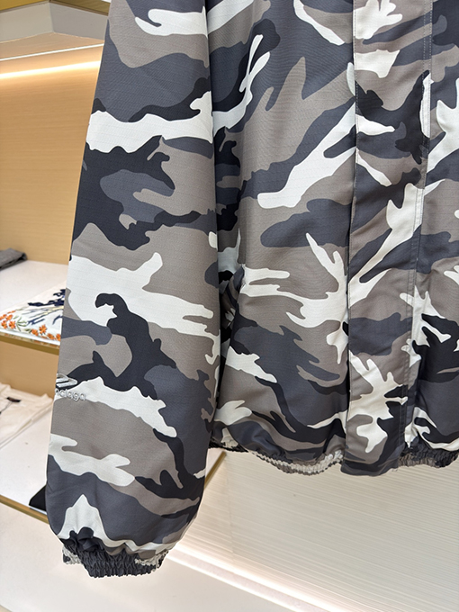 バレンシアガ Balenciaga カモフラージュスキーシリーズフライトジャケット