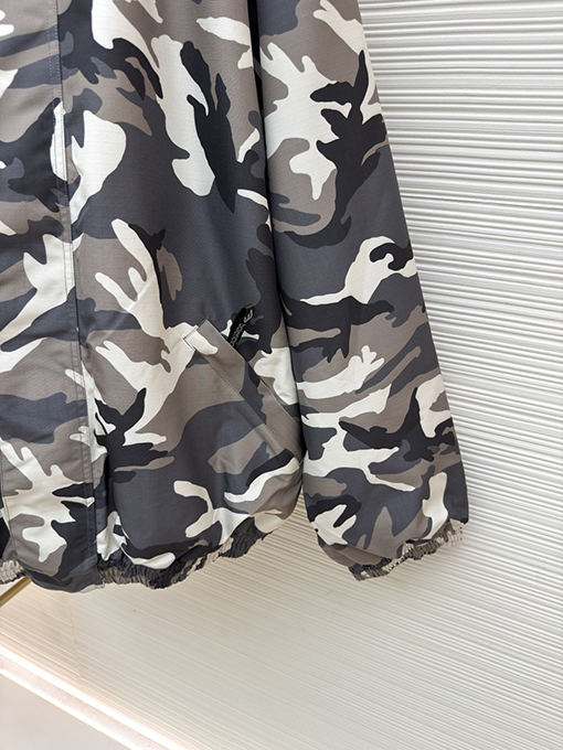 バレンシアガ Balenciaga カモフラージュスキーシリーズフライトジャケット
