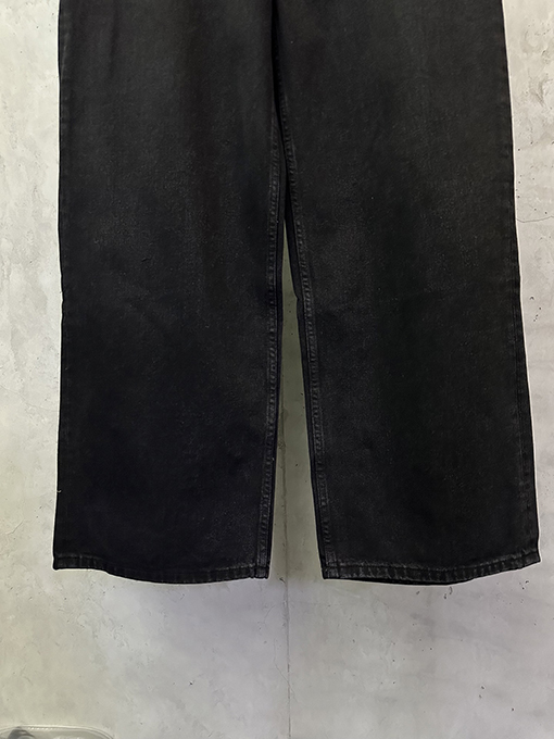 ルイヴィトンコピー 刺繍入りレザーラベルのワイドレッグジーンズ