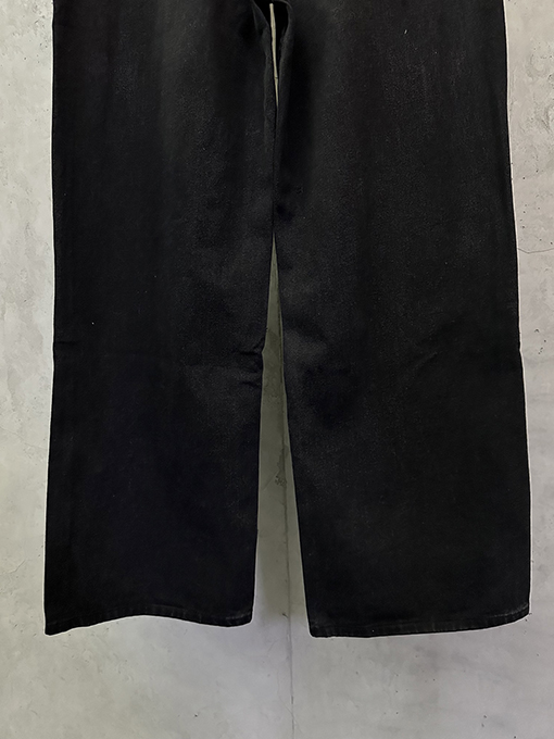 ルイヴィトンコピー 刺繍入りレザーラベルのワイドレッグジーンズ