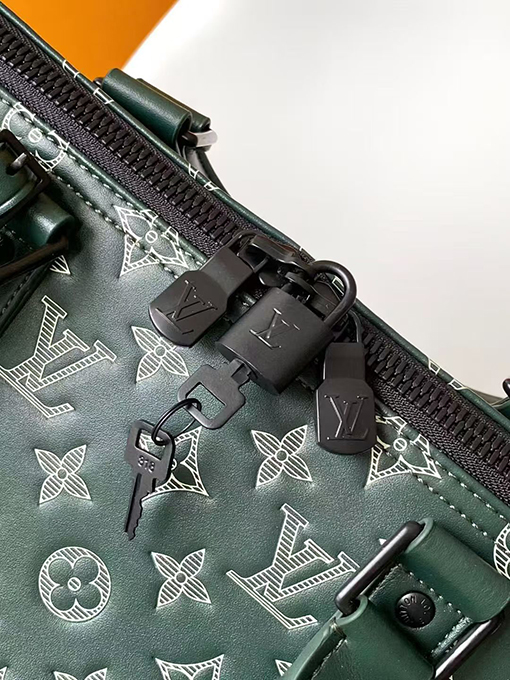 ルイヴィトン Keypole 50 ナチュラルグリーンの半円形バッグ M27179