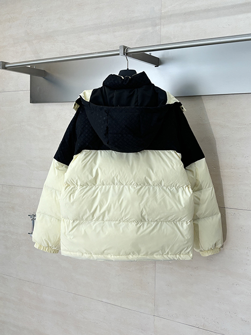 ルイヴィトン Monogram 早春コレクション モノグラムエンボスフード付きダウンジャケット