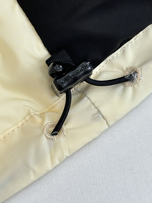 ルイヴィトン Monogram 早春コレクション モノグラムエンボスフード付きダウンジャケット