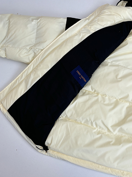 ルイヴィトン Monogram 早春コレクション モノグラムエンボスフード付きダウンジャケット