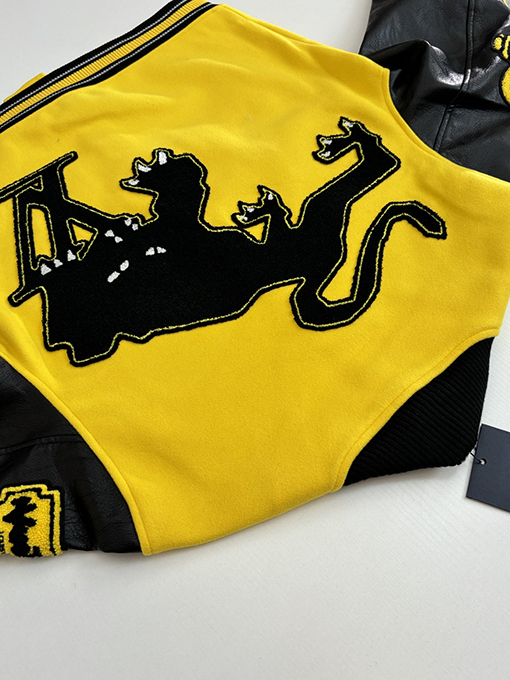 ルイヴィトン ブラックパンサーのモノグラム入りベースボールジャケット