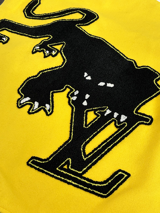 ルイヴィトン ブラックパンサーのモノグラム入りベースボールジャケット