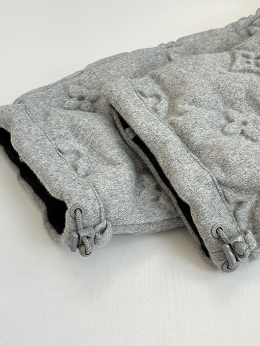 ルイヴィトン モノグラムエンボスのダウンジャケットコート