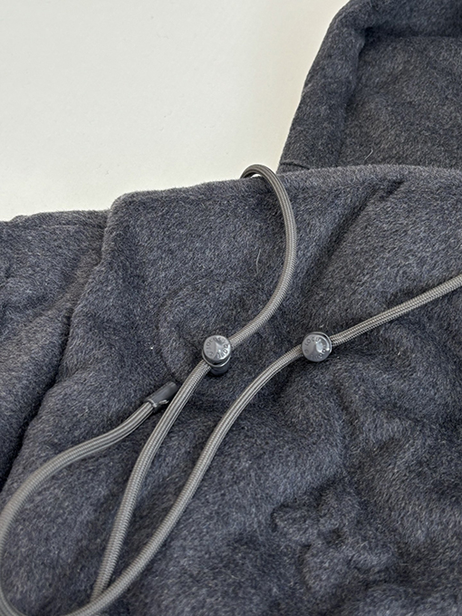 ルイヴィトン モノグラムエンボスのダウンジャケットコート