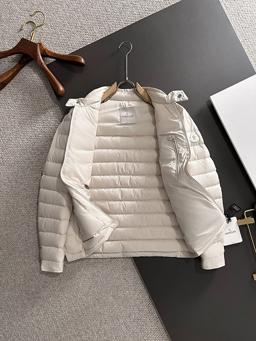 モンクレールスーパーコピー 軽量ダウンジャケット