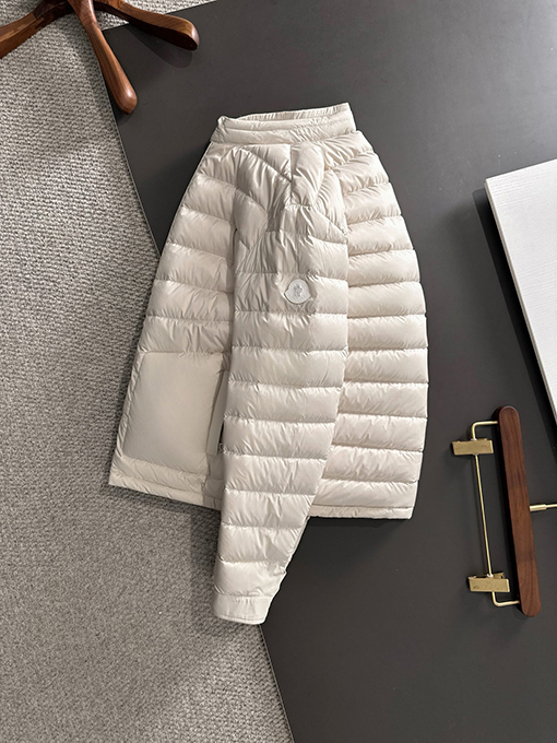 モンクレールスーパーコピー 軽量ダウンジャケット