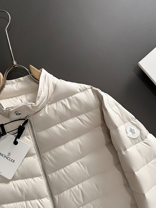 モンクレールスーパーコピー 軽量ダウンジャケット