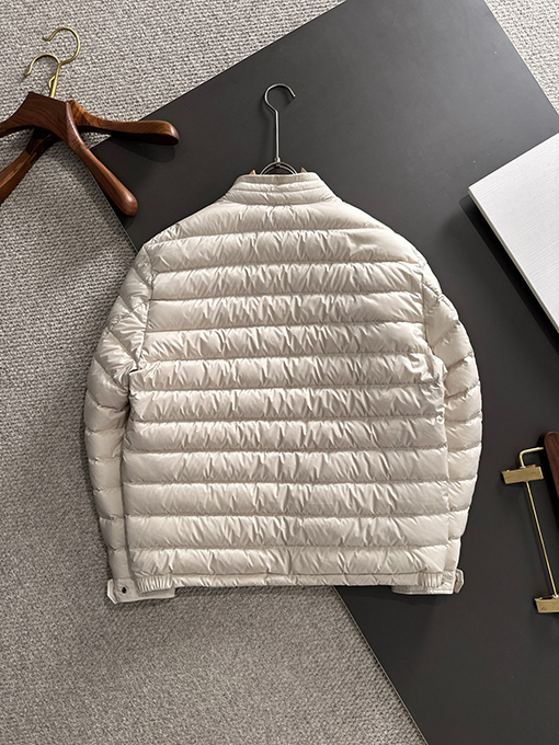 モンクレールスーパーコピー 軽量ダウンジャケット