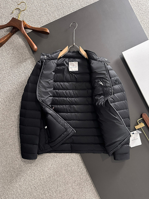 モンクレールスーパーコピー 軽量ダウンジャケット