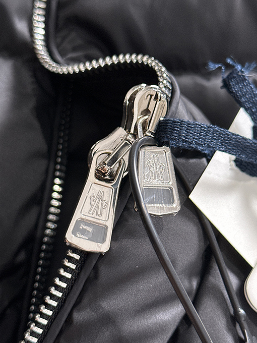 モンクレールスーパーコピー 軽量ダウンジャケット