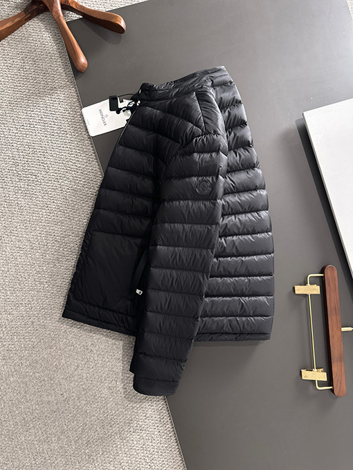 モンクレールスーパーコピー 軽量ダウンジャケット