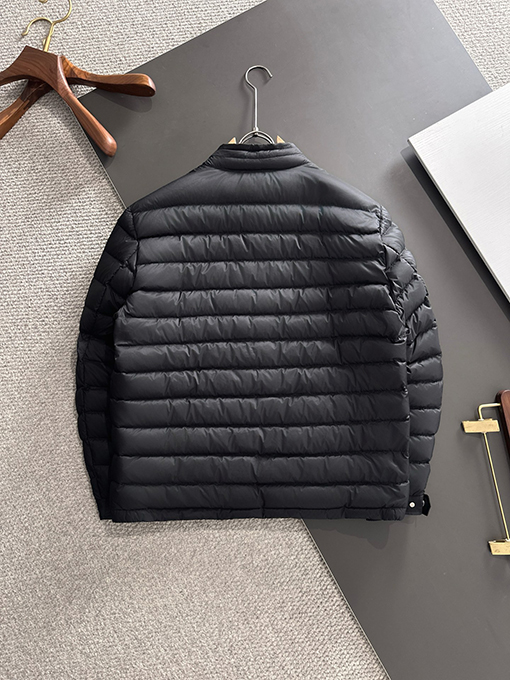 モンクレールスーパーコピー 軽量ダウンジャケット