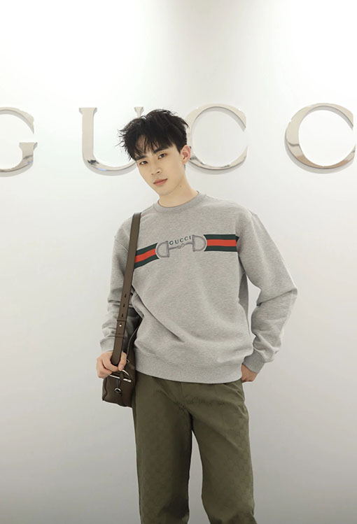 グッチコピー ホースシューバックル刺繍スウェットシャツ