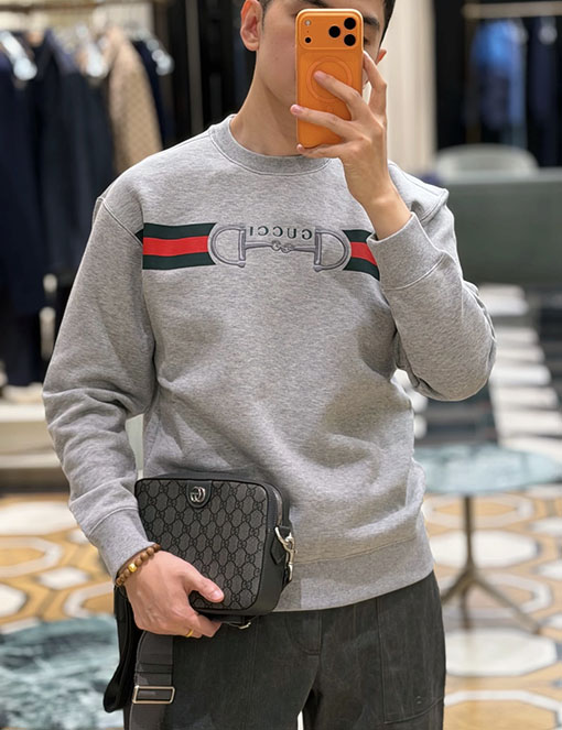 グッチコピー ホースシューバックル刺繍スウェットシャツ