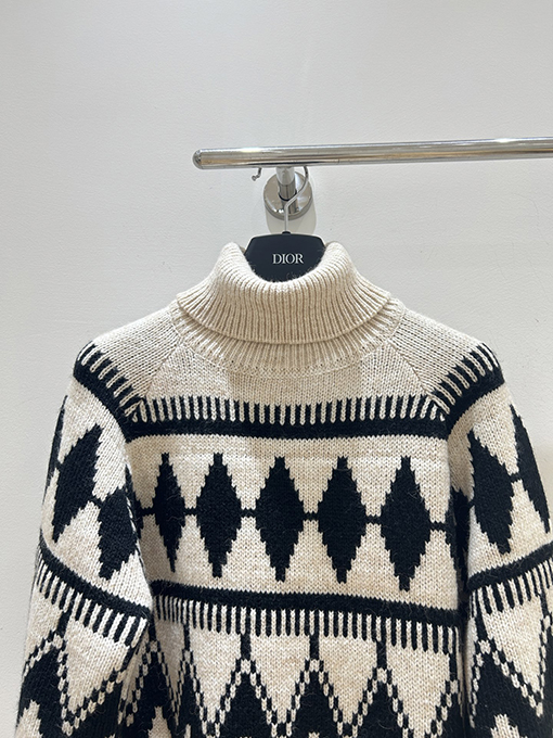 ディオール ダイヤモンド柄ニットタートルネックセーター