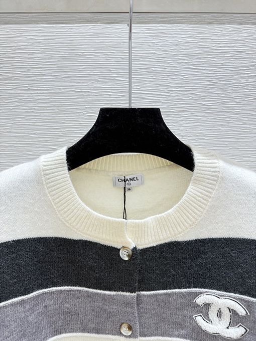 シャネルスーパーコピー カラーブロックストライプクルーネックニット長袖カーディガン