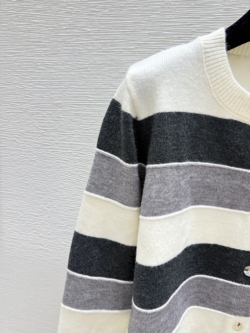 シャネルスーパーコピー カラーブロックストライプクルーネックニット長袖カーディガン