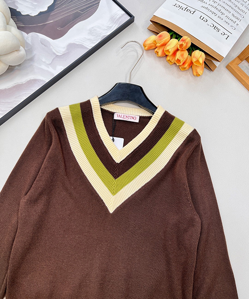 ヴァレンティノ カラーブロックVネックプルオーバーセーター