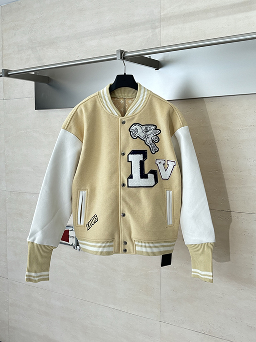 ルイヴィトン ペガサスのフロック刺繍入りペガサスベースボールジャケット