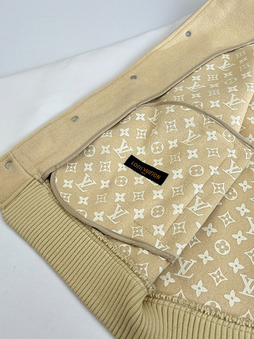 ルイヴィトン ペガサスのフロック刺繍入りペガサスベースボールジャケット