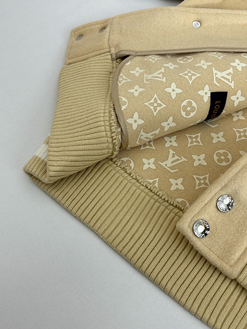 ルイヴィトン ペガサスのフロック刺繍入りペガサスベースボールジャケット