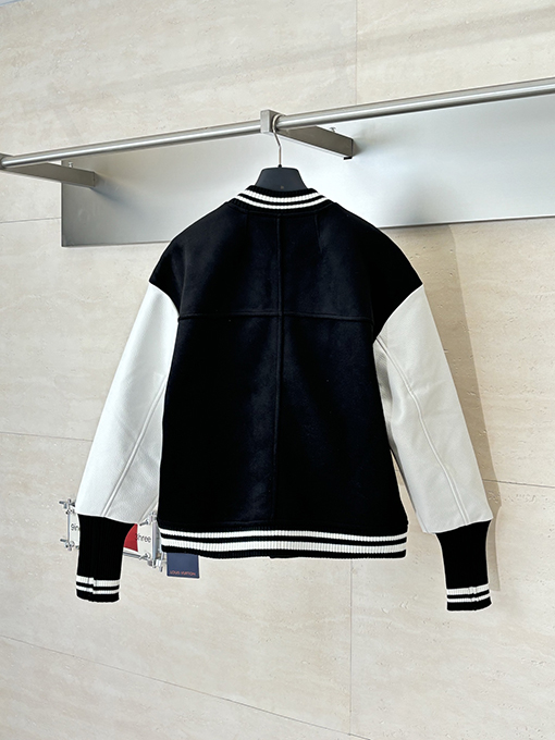 ルイヴィトン ペガサスのフロック刺繍入りペガサスベースボールジャケット