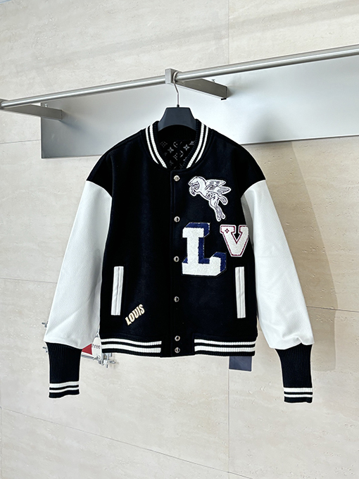ルイヴィトン ペガサスのフロック刺繍入りペガサスベースボールジャケット