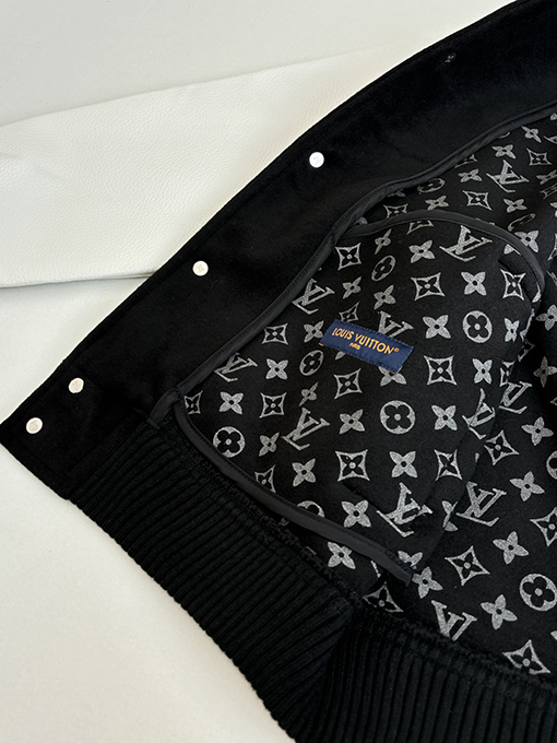 ルイヴィトン ペガサスのフロック刺繍入りペガサスベースボールジャケット