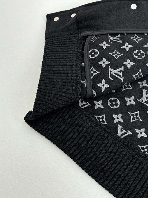 ルイヴィトン ペガサスのフロック刺繍入りペガサスベースボールジャケット