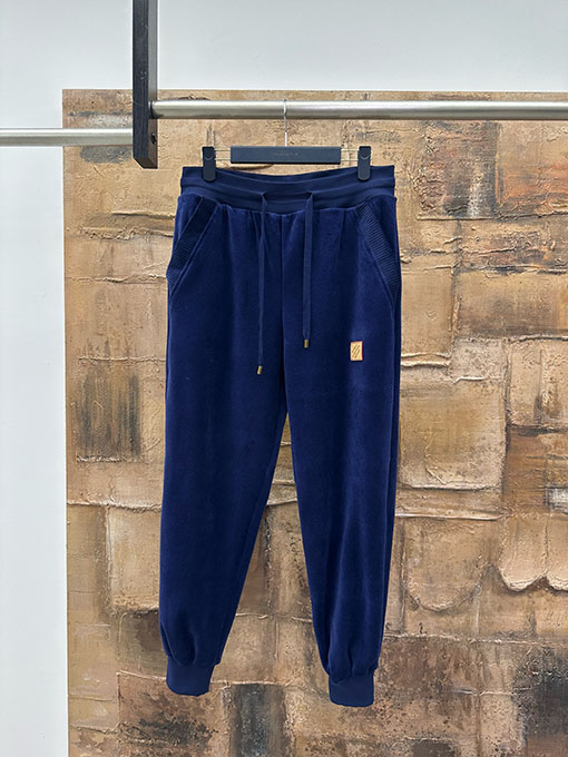 ルイヴィトンスーパーコピー レザーロゴコーデュロイパンツ