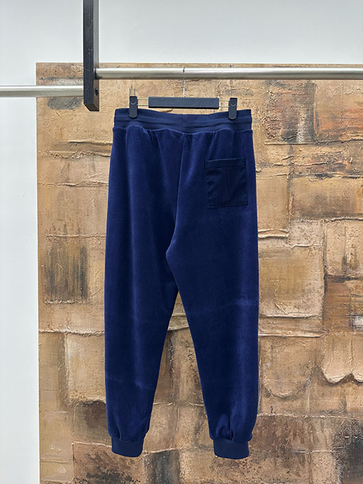 ルイヴィトンスーパーコピー レザーロゴコーデュロイパンツ