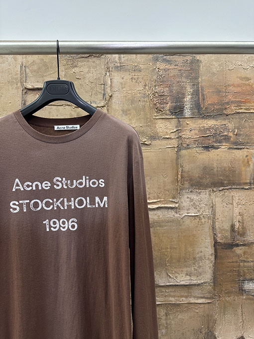 アクネストゥディオズ Acne Studios 1996 胸元にクラシックなロゴしらった長袖シャツ