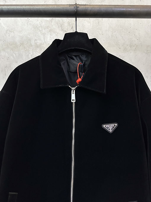プラダスーパーコピー トライアングルロゴベルベットジャケット