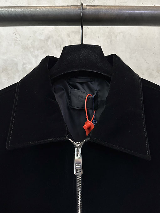 プラダスーパーコピー トライアングルロゴベルベットジャケット