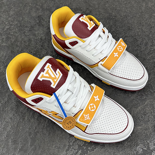 ルイヴィトン LV Trainer パンチングの牛革スニーカー