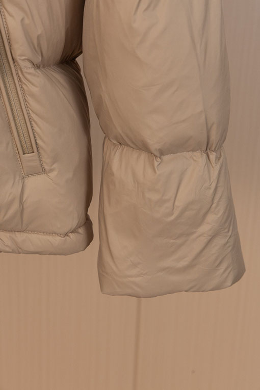 バーバリーコピー 取り外し可能な袖付きフード付きダウンジャケット