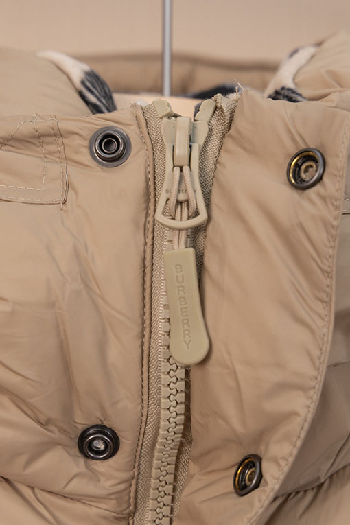 バーバリーコピー 取り外し可能な袖付きフード付きダウンジャケット