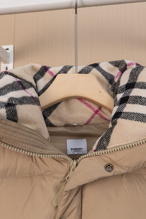 バーバリーコピー 取り外し可能な袖付きフード付きダウンジャケット