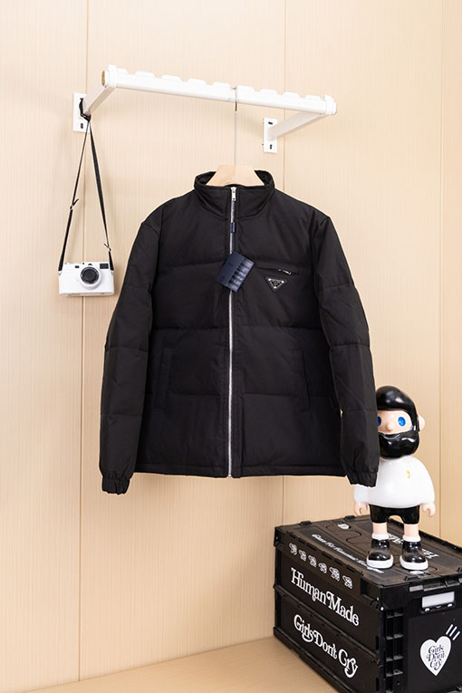 プラダ 新しいスタンドカラーコットンコート