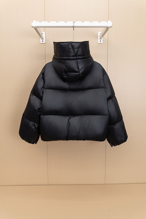 モンクレール フード付きショートパファージャケット