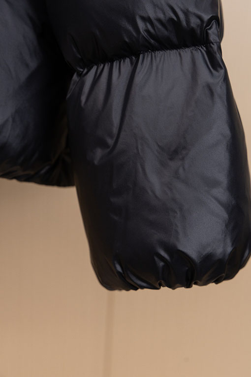 モンクレール フード付きショートパファージャケット