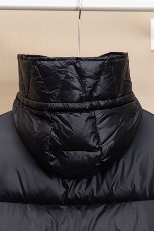 モンクレール フード付きショートパファージャケット